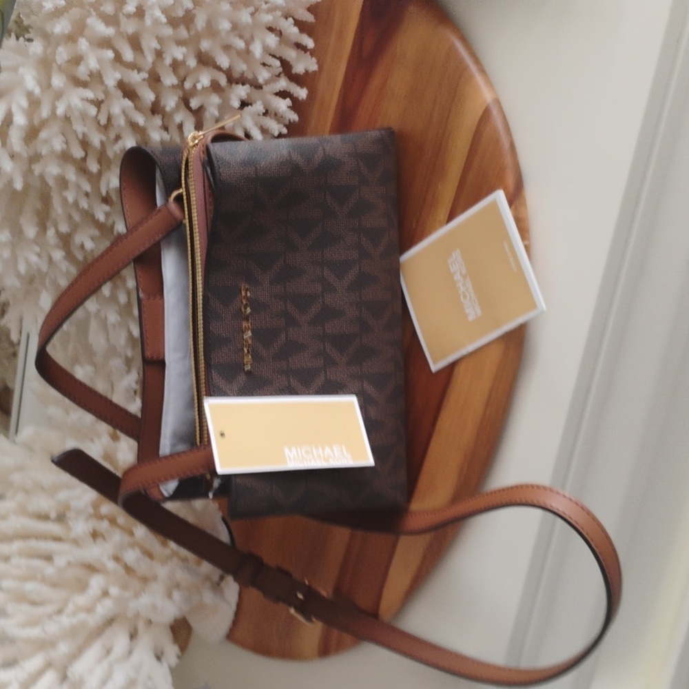 Michael Kors 💥 NWT 💥Ruthie Small Brown Exclusive Logo Crossbody Bag - Picture 11 of 17